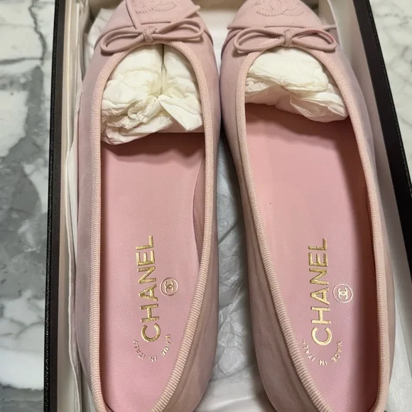 Brand New Never Worn Chanel Pink on Pink Suede Ballet Flats 39.5 - Picture 2 of 5